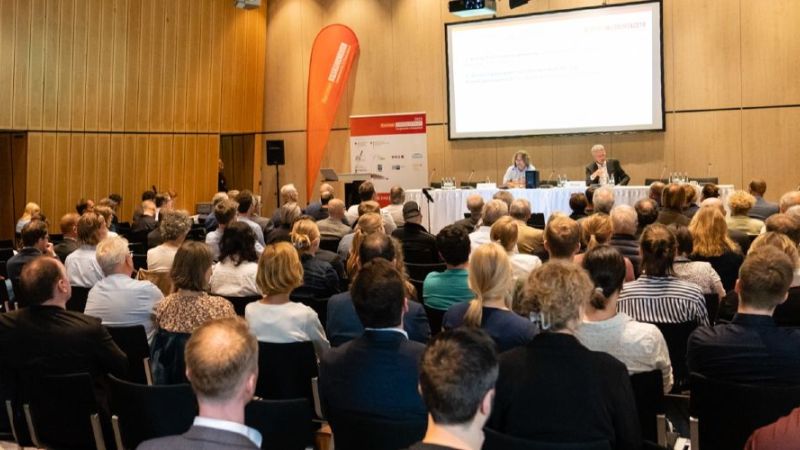 Foto von Teilnehmenden während einer Veranstaltung bei den Berliner Energietagen.