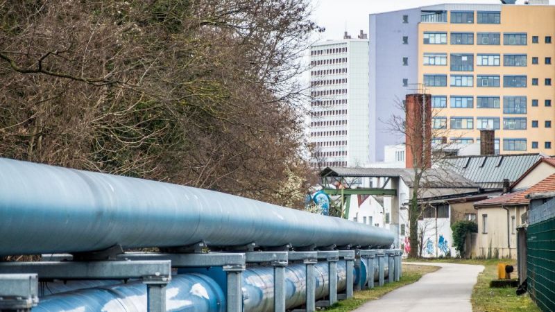 Fernwärmeleitungen in einer Stadt