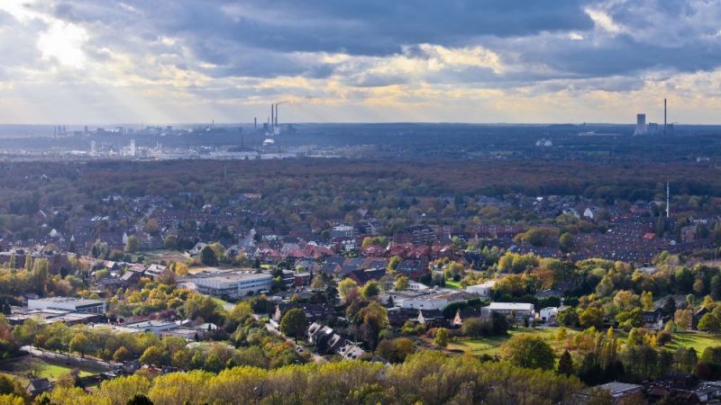 Im Oberhausener Stadtteil Tackenberg entwickeln Forschende des Fraunhofer–Instituts für Umwelt-, Sicherheits- und Energietechnik UMSICHT eine netzgebundene Energieversorgung mit Niedertemperatur-Wärmenetzen.