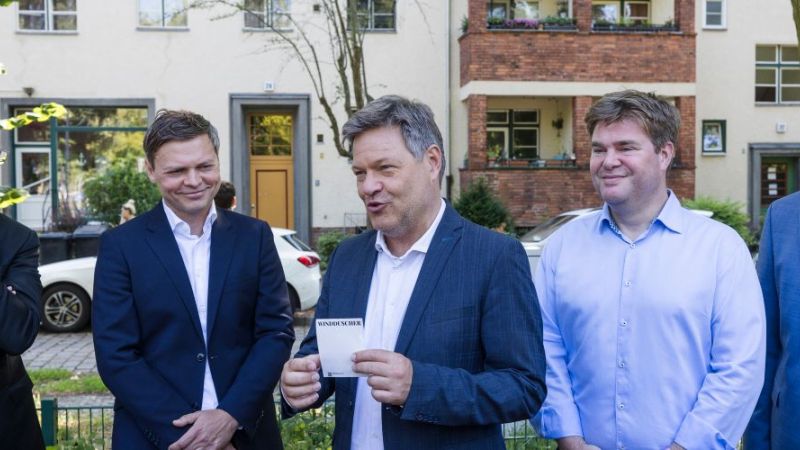 Bundeswirtschaftsminister Robert Habeck zeigte sich überzeugt von dem Energiesystembeitrag des pragmatischen und gleichzeitig innovativen Ansatzes für die Steuerung, Messung und Bilanzierung von kleinen flexiblen Verbrauchsanlagen.