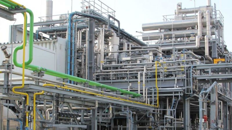 In der Benzinsyntheseanlage der Technischen Universität Bergakademie Freiberg stellt das Forscherteam des Projekts C3-Mobility klimafreundlichen Öko-Sprit her.