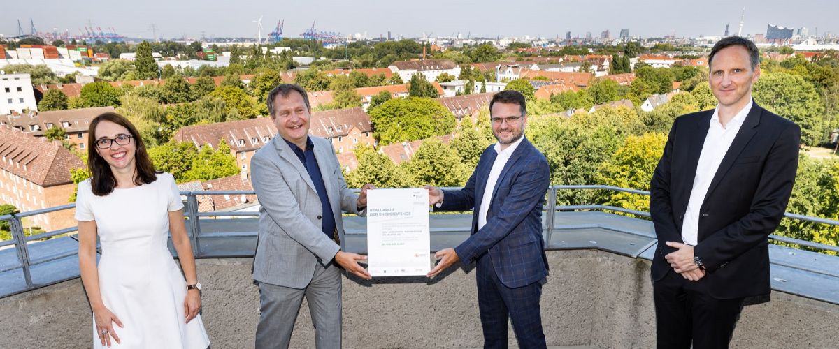 Feierliche Übergabe des Zuwendungsbescheids für IW³