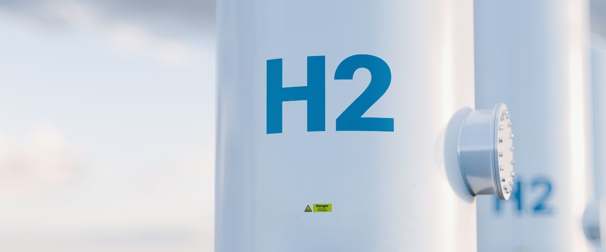 Wasserstoff (H<sub>2</sub>) kann gasförmig, flüssig oder chemisch gebunden gespeichert werden. Bei der ersten Variante wird das Gas verdichtet und in eine Tank (Symbolbild) gefüllt.