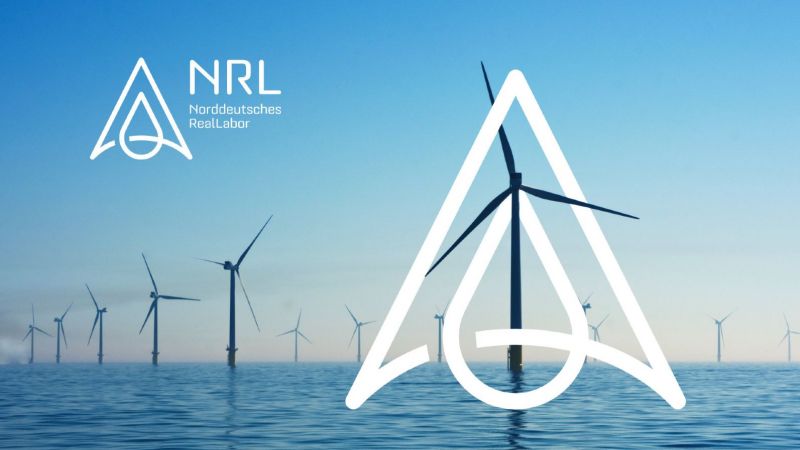 NRL-Logo: Dreieck mit Tropfen, im Hintergrund Offshore-Windräder