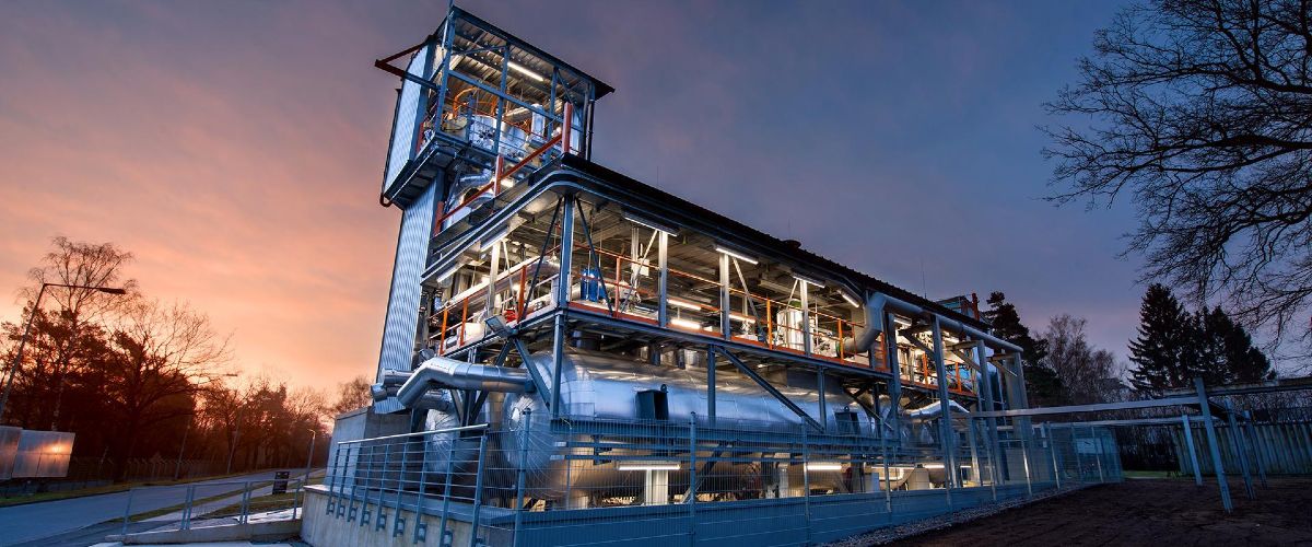 The Test Plant for Thermal Storage in Molten Salt (TESIS) at the German Aerospace Center (DLR) in Cologne is the first MWh-scale research facility for liquid salt storage and technology in Germany.