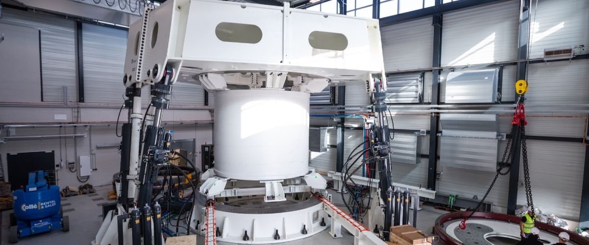 The highly innovative large-diameter bearing test rig for offshore wind turbines.
