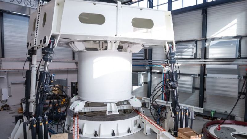 The highly innovative large-diameter bearing test rig for offshore wind turbines.