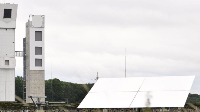 The multifocus tower (right in the picture) expands the highly sought-after experimental capacities in Jülich.
