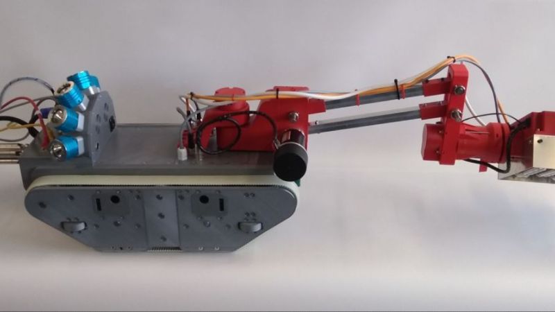 The newly developed thermography robot scans the inner cavity of the rotor blade.