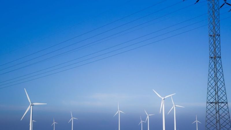 Wind turbines can provide instantaneous reserves and thus contribute to grid stability.