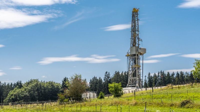 Drilling tower of a geothermal plant in Bavaria.