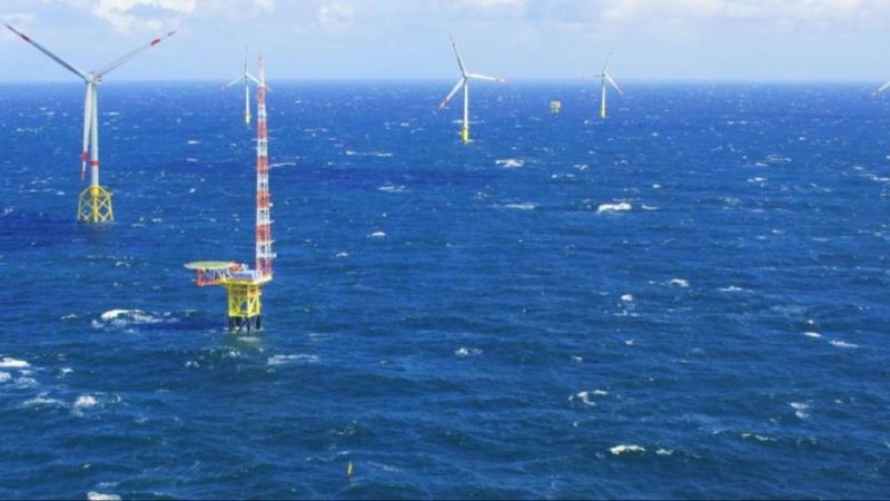 Research platform in the immediate vicinity of a wind farm in the North Sea.