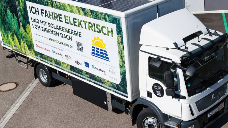Die Foto zeigt den E-LKW.