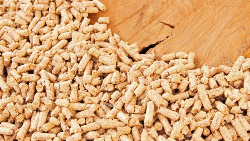Symbol photo shows commercial wood pellets.