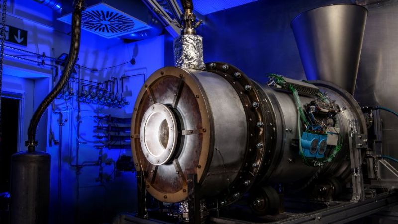 Solar calcination reactor on a test rig.
