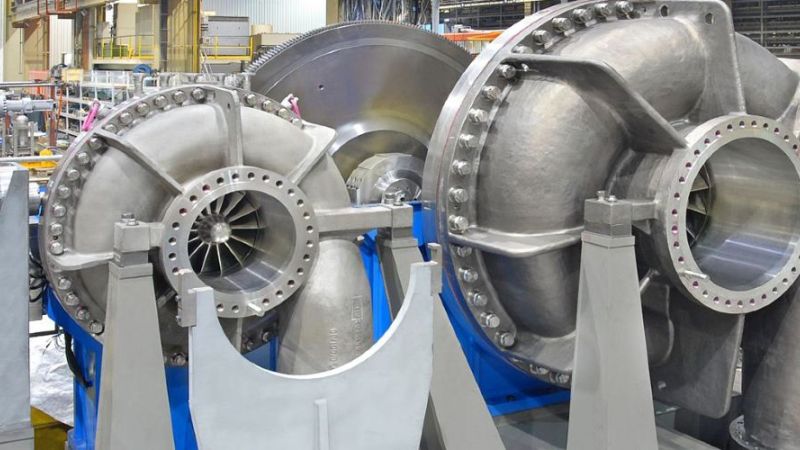 An expander, turbomachine, in an industrial hall.