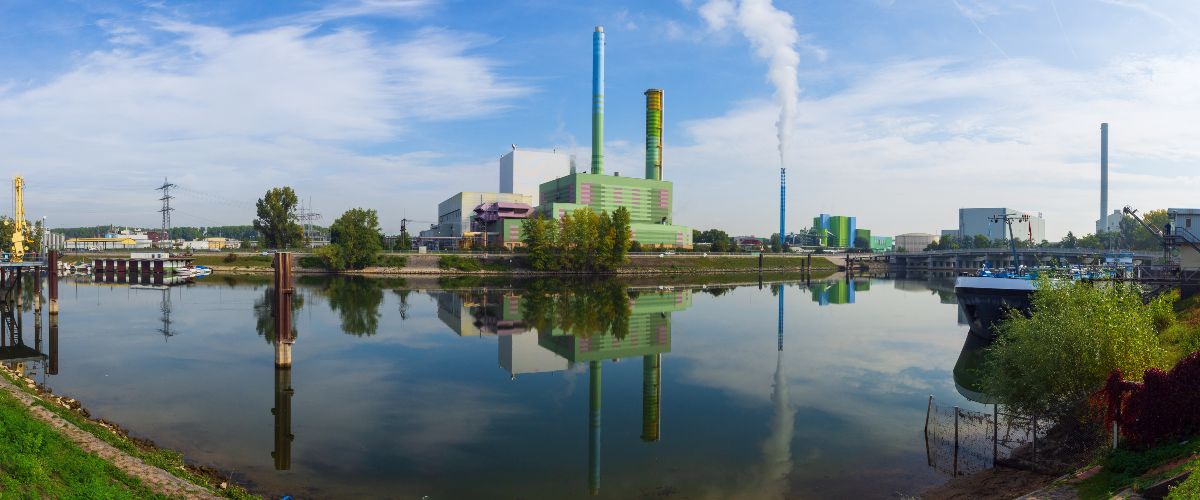 Gaskraftwerke mit Turbinenkomponenten aus 3D-geflochtenen Faserverbundkeramiken könnten perspektivisch mit höheren Verbrennungstemperaturen laufen.