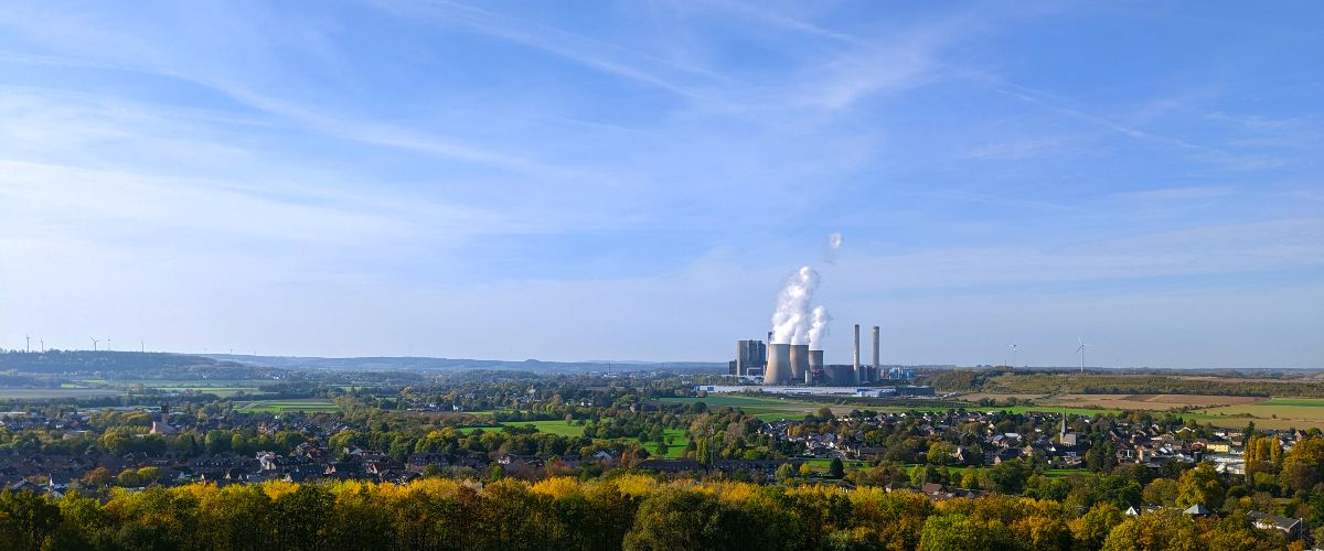 Forschungskooperation: Am Kraftwerk Weisweiler entwickeln Forschende die Tiefengeothermie weiter, um sie als Wärmequelle langfristig nutzbar zu machen.