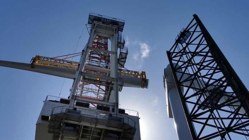 Installation of a rotor blade at sea.