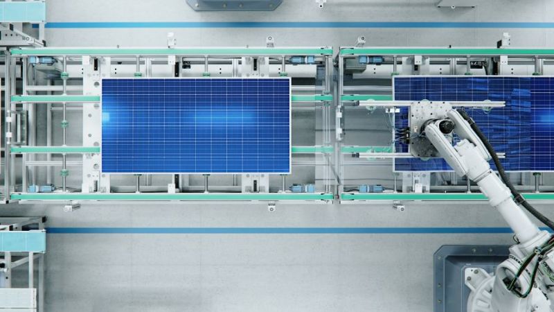 Solarzellen in der Produktionslinie