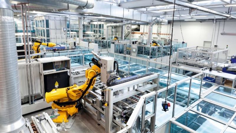 Herstellung von PV-Modulen: Blick in die Produktionshalle.