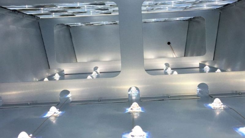 Innenansicht eines Konzentrator-Photovoltaik-Moduls.