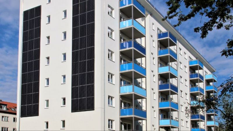 Mit dem „Zukunftshaus“ im Berliner Stadtteil Lankwitz möchte die Wohnbaugesellschaft degewo zeigen, welche Gebäude- und Technikkonzepte sich für ein nahezu klimaneutrales, energieeffizientes Wohnen eignen.