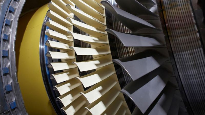 The picture shows a rotor of a Siemens gas turbine.
