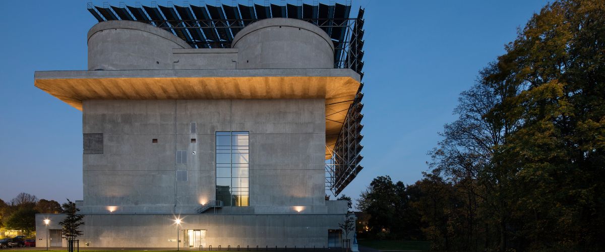 Eine Kriegsruine wird als Ökokraftwerk genutzt – der Energiebunker Wilhelmsburg.