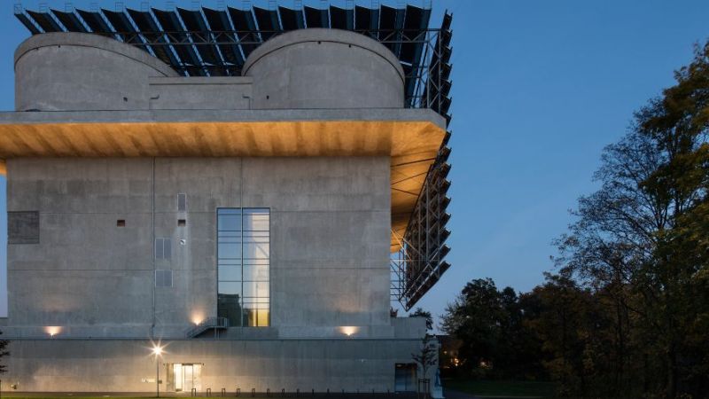 Eine Kriegsruine wird als Ökokraftwerk genutzt – der Energiebunker Wilhelmsburg.