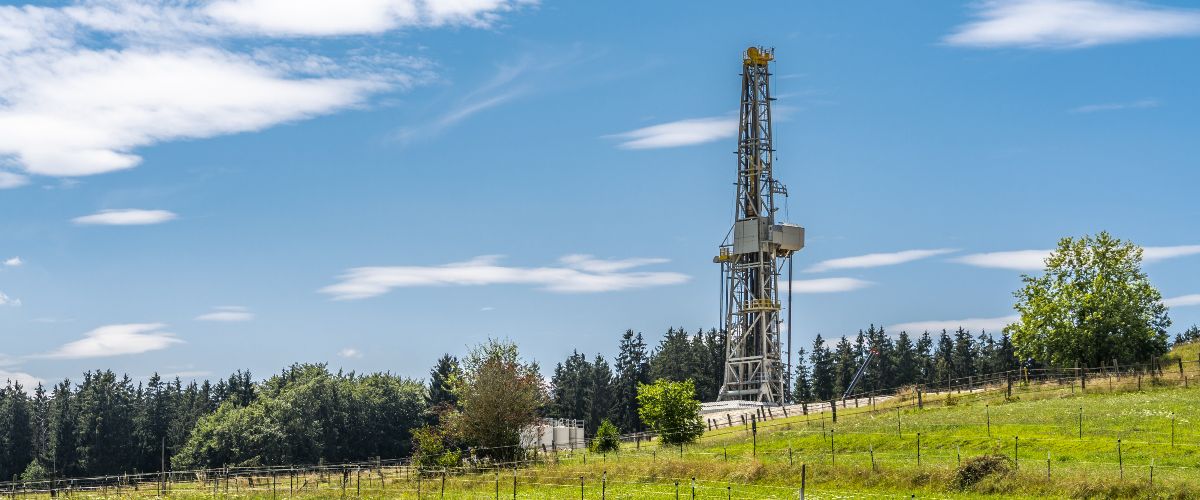 Als zuverlässige und klimaneutrale Wärmequelle spielt Geothermie eine wichtige Rolle für die Wärmewende. Mit einem neuen Gesetzentwurf will die Bundesregierung die Nutzung von mehr Geothermie in Deutschland zügig vorantreiben.