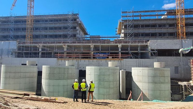Baustelle mit vier Eisspeichern in Berlin-Dahlem. Hier entsteht aktuell das Technologiequartier, zu dem auch das Vorhaben FUBIC All Electricity (FAE-R) einen wichtigen Beitrag leistet.