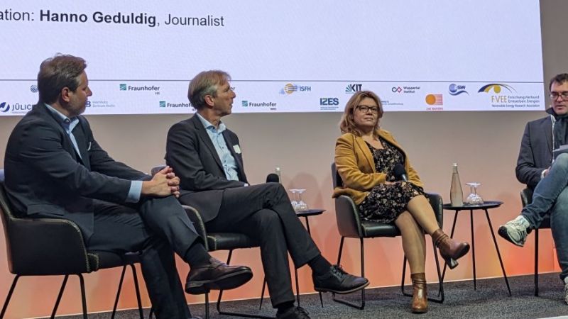Podiumsdiskussion auf der Jahrestagung des Forschungsverbunds Erneuerbare Energien: „Wie bleibt die deutsche Industrie auf den internationalen Märkten wettbewerbsfähig?“