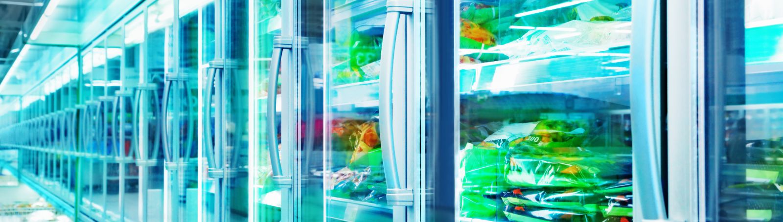 In Supermärkten entfallen etwa 50 Prozent des elektrischen Energieverbrauches auf die Kühlung von Lebensmitteln.