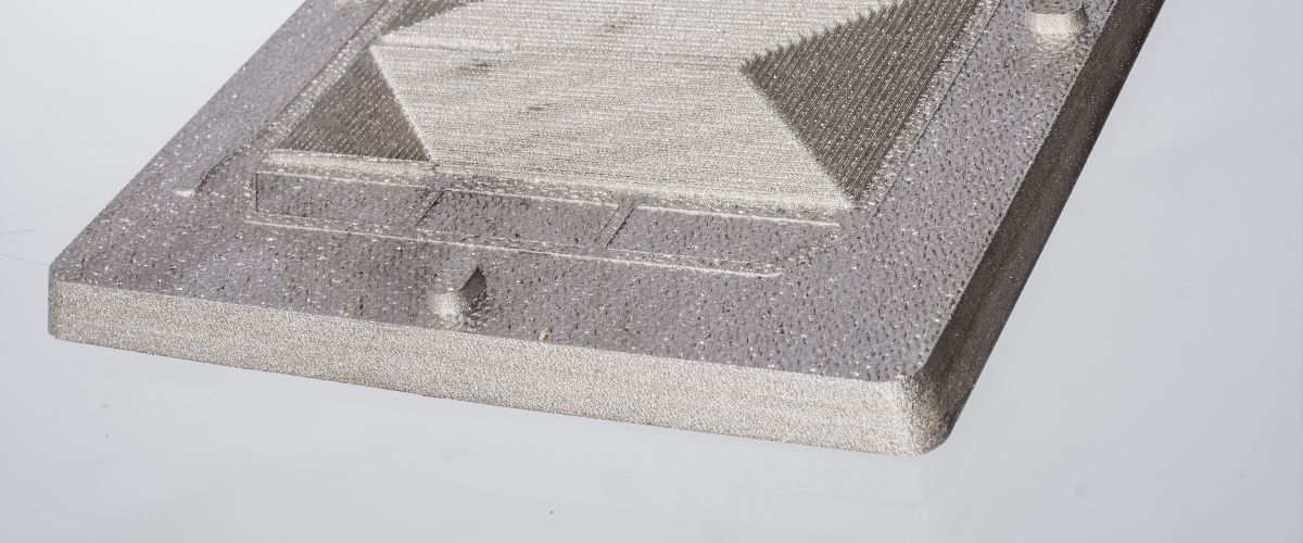 Dank eines neuen Verbundmaterials und eines optimierten Flow Fields ist die Bipolarplatte aus dem Projekt TiCoB klassischen Titan-Bipolarplatten ebenbürtig.