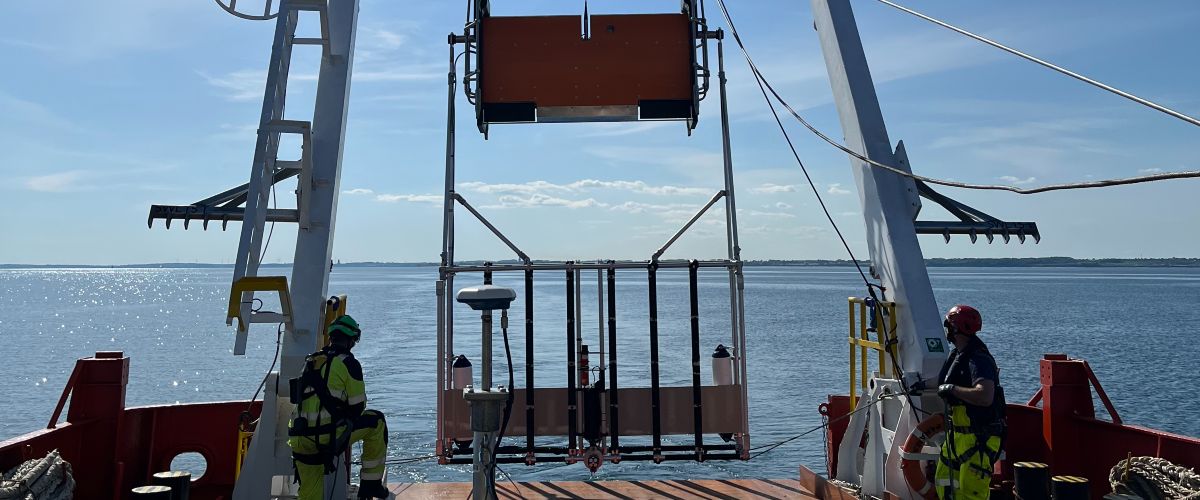 The newly developed measurement system in operation at sea. The frame enables comprehensive area coverage.