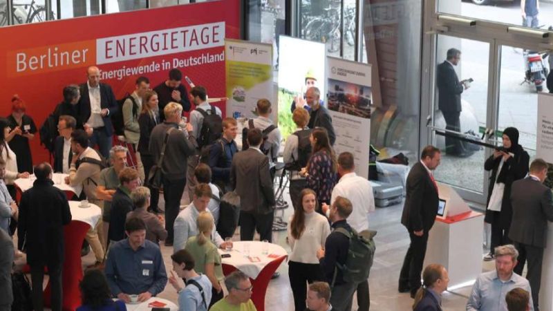 Foto von Teilnehmenden während einer Veranstaltung bei den Berliner Energietagen.