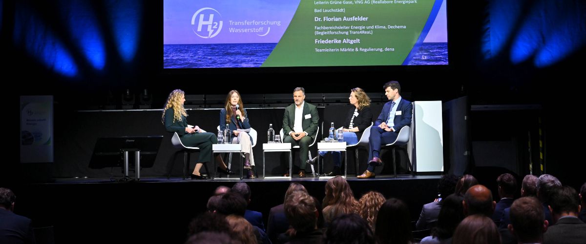 Beim 2. Kongress der H2-Reallabore diskutieren Fachleute &uuml;ber Erfolge, Herausforderungen und den Wasserstoffhochlauf in Deutschland.