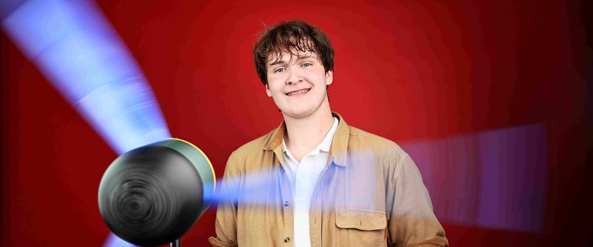 Ben Waldmann aus Thüringen erhielt 2026 den Jugend-forscht-Preis für eine Arbeit zum Thema „Energie“.