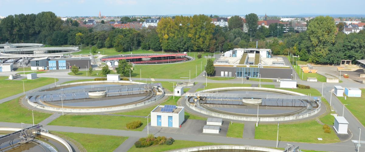 Blick &uuml;ber die Kl&auml;ranlage N&uuml;rnberg, auf welcher der Demonstrationsreaktor im Projekt KL&Auml;FFIZIENTER betrieben werden soll.
