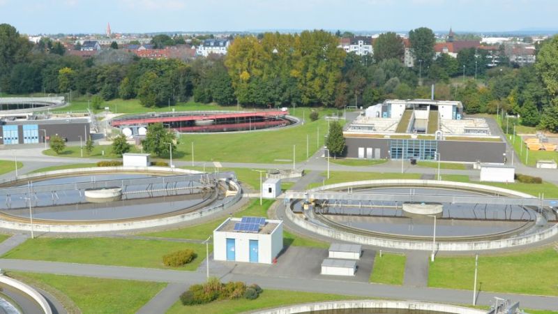 Blick über die Kläranlage Nürnberg, auf welcher der Demonstrationsreaktor im Projekt KLÄFFIZIENTER betrieben werden soll