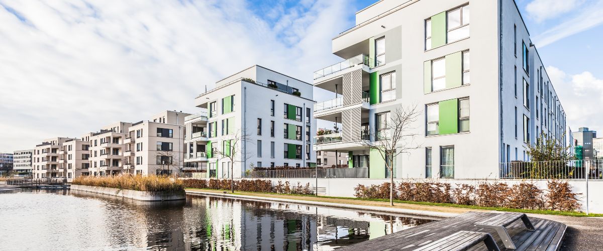 Wassernahes Neubauquartier mit begr&uuml;nten Freifl&auml;chen&nbsp;&ndash; ein Beispiel f&uuml;r nachhaltige Quartiersentwicklung.