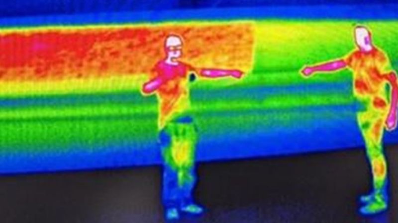 Thermografische Aufnahme des Rotorblatts einer Windenergieanlage.
