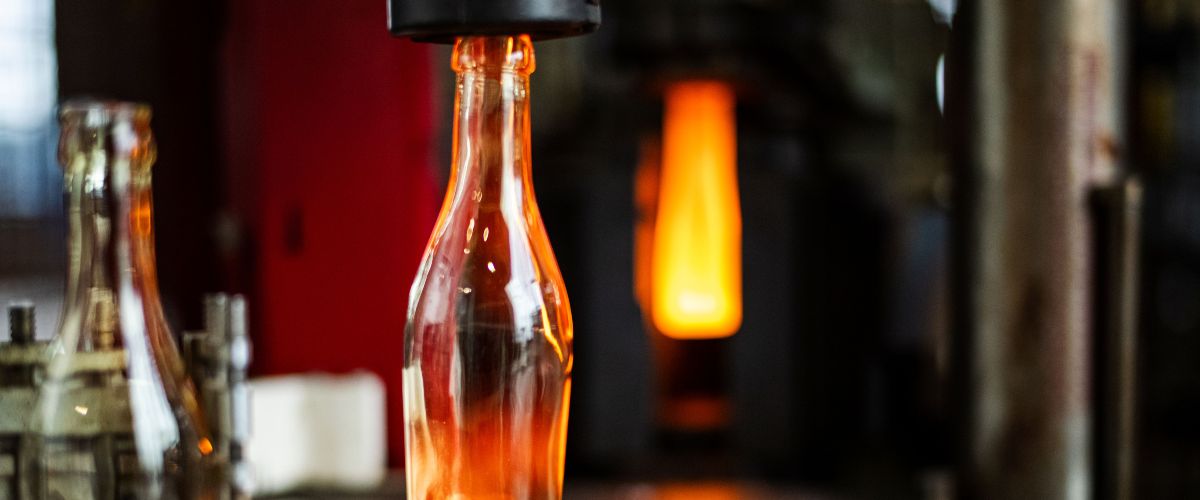 Im Projekt ZeroCO<sub>2</sub>-Glas sollen die Betriebsdaten einer Versuchsfabrik Ans&auml;tze liefern, wie sich die Glasproduktion auf ein emissionsfreies Verfahren umstellen l&auml;sst.