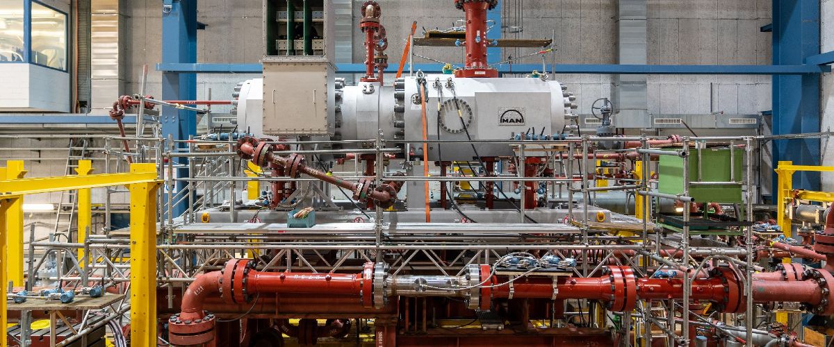 Technische Pr&uuml;fst&auml;nde wie dieser f&uuml;r eine industrielle W&auml;rmepumpe erm&ouml;glichen es, neue W&auml;rme- und K&auml;ltetechnologien unter praxisnahen Bedingungen zu testen.
