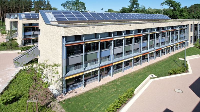The new building of the Niederheide primary school consumes little energy during operation, with good air quality in the classroom and a pleasant indoor climate.