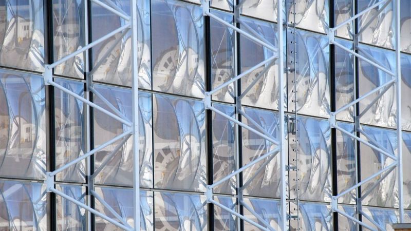 Facade of the training centre of the Bavarian Mountain Rescue Service with the eye-catching elemental membrane facade. Architecture: Herzog + Partner.