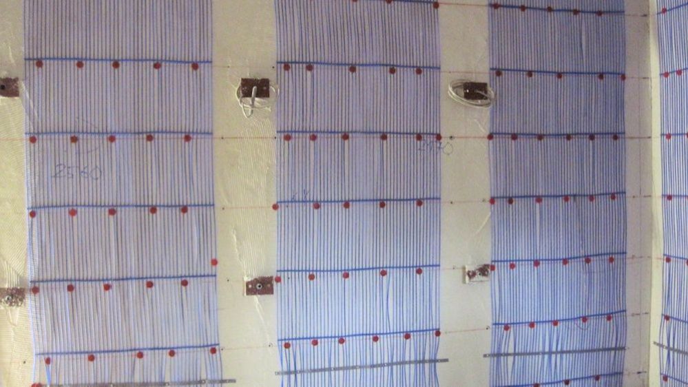 The walls in the manuscript area are tempered. Laying the capillary tube mats. The walls in the manuscript area are tempered. Laying the capillary tube mats.