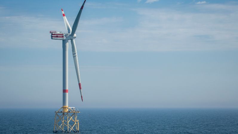 Europas Küstenfläche ist groß und sollte genutzt werden: Offshore Wind und Meeresenergie zeigen großes Potenzial für ein klimaneutrales Europa. Der SET-Plan will die europaweite Zusammenarbeit von der Forschung bis in die Praxis unterstützen. Offshore Windkraftanlage