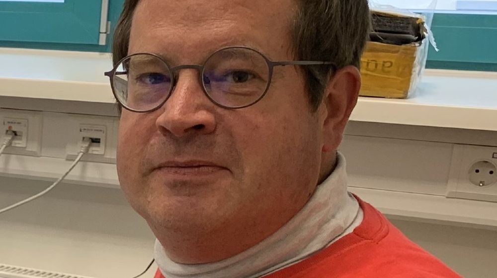 Portrait photo of Dr Thomas Pernau